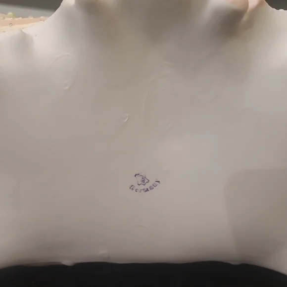 Antique German Elegant Porcelain Couple Figurine - Pastel Accents - Picture 6 of 8